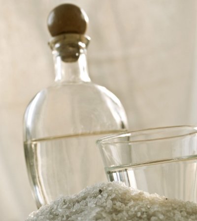 Salz – Schnaps Körperpeeling mit basischem Bad