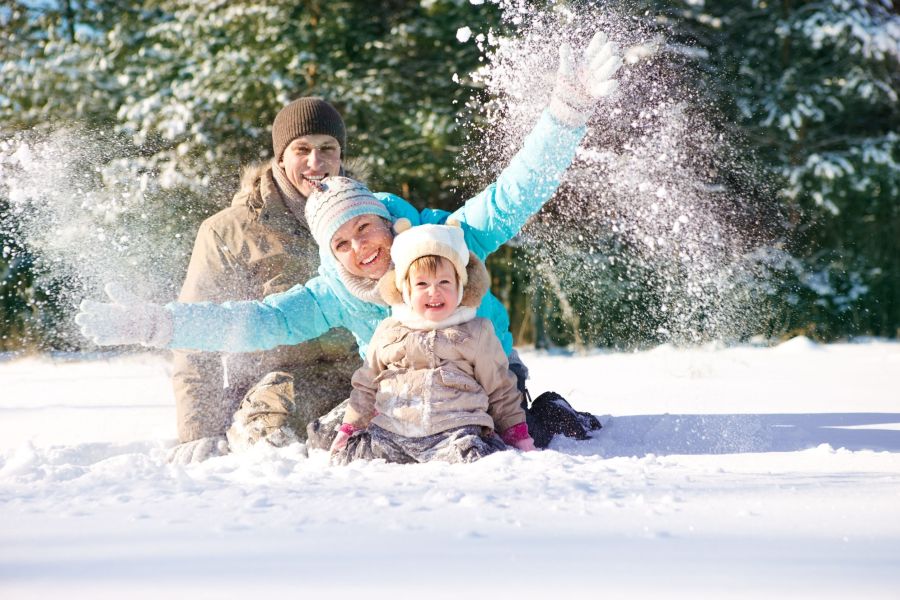 Familiepret in de sneeuw