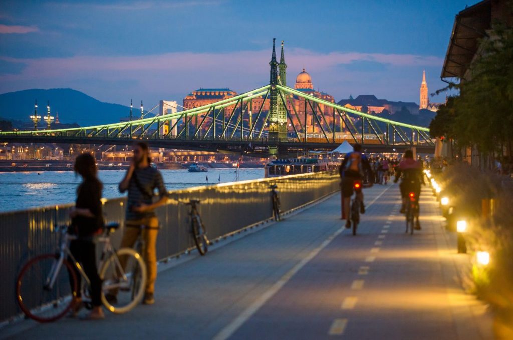 Budapest Nightlife Guide: Best Area to Stay for Nightlife + [Cheat Sheet]