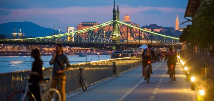 Budapest Nightlife Guide: Best Area to Stay for Nightlife + [Cheat Sheet]