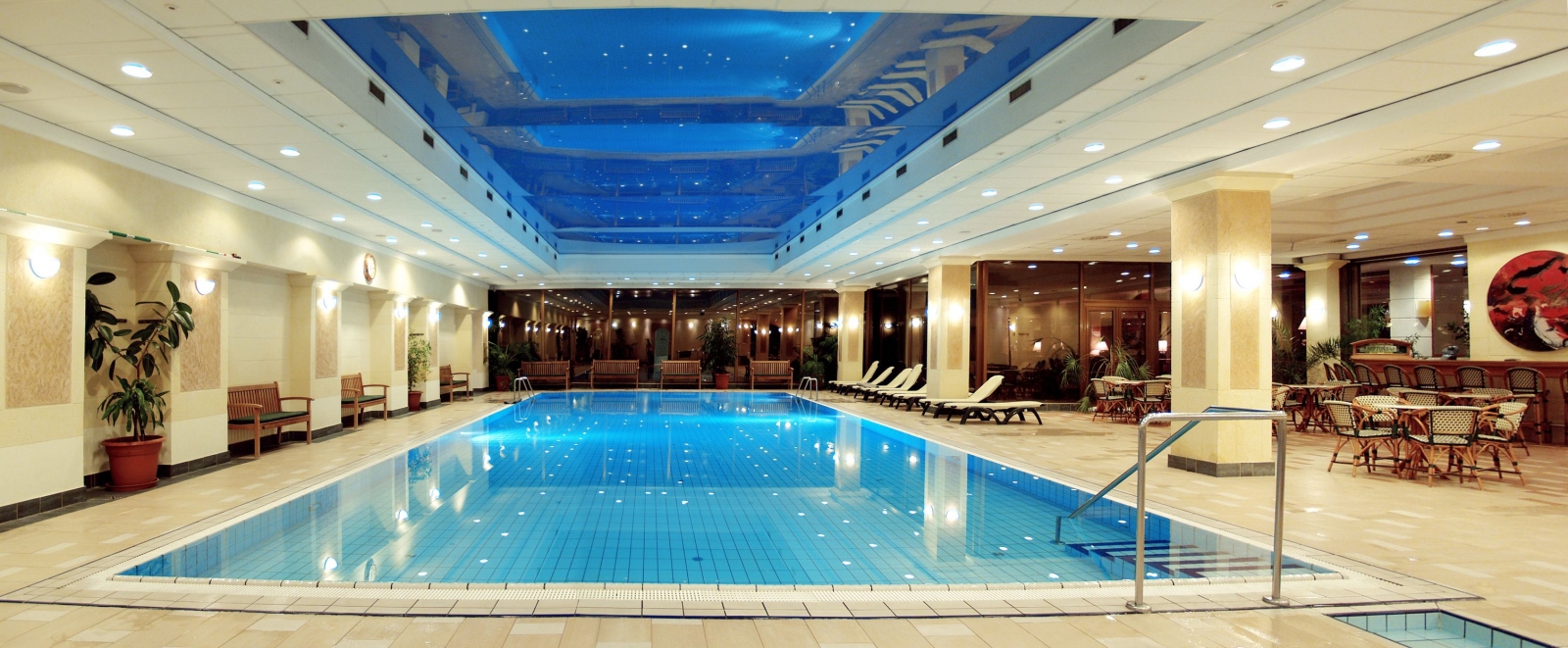 Danubius Health Spa Resort Margitsziget belső medencéje a wellness részlegen