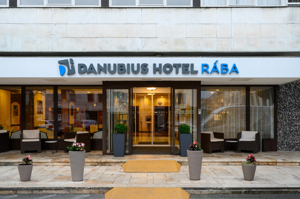 A 120 éves győri Danubius Hotel Rába egész éves programsorozattal ünnepel