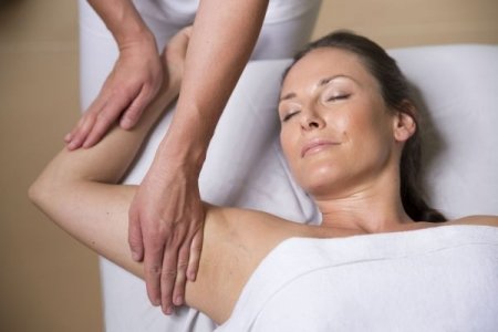 Body and Face Treatment - Lymphatic Drainage + 4 Body Areas + Face and Decollete Lifting