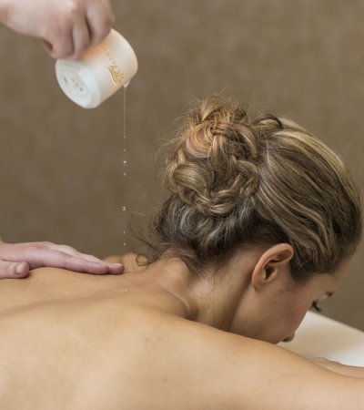 Danubius Champagne Magic limited edition – Kerzenmassage mit warmem Öl