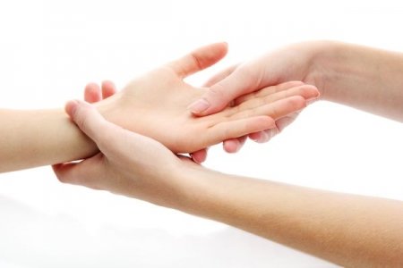 SpaRitual Manicure and Hand Ritual with your choise of polish/De-stress