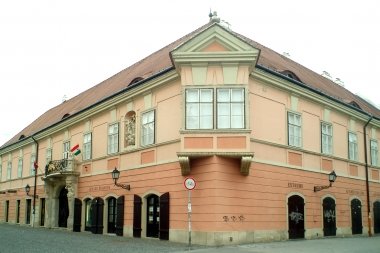 Palác Esterházyovcov (ulica Király utca)