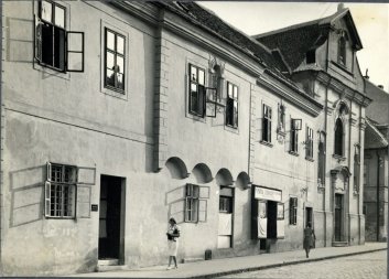Венгерская больница (Magyar Ispita) — Улица Ракоци (Rákóczi utca)