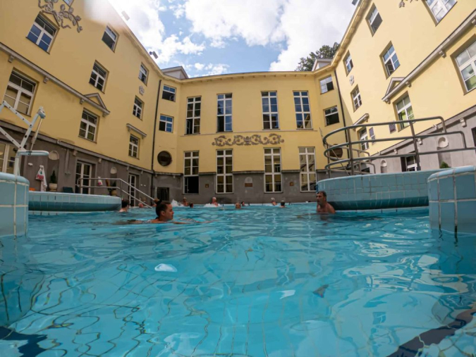 Lukács Thermal Bath