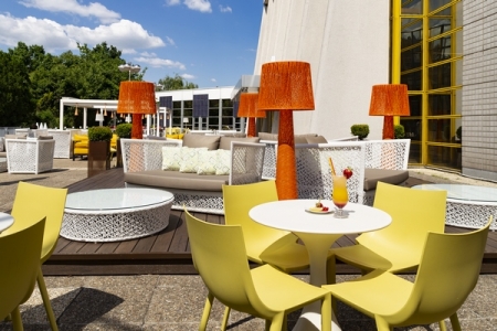 Újabb nagyszabású beruházás a Danubius Hotelsnél – megújult a Hotel Helia Episode Étterme és terasza